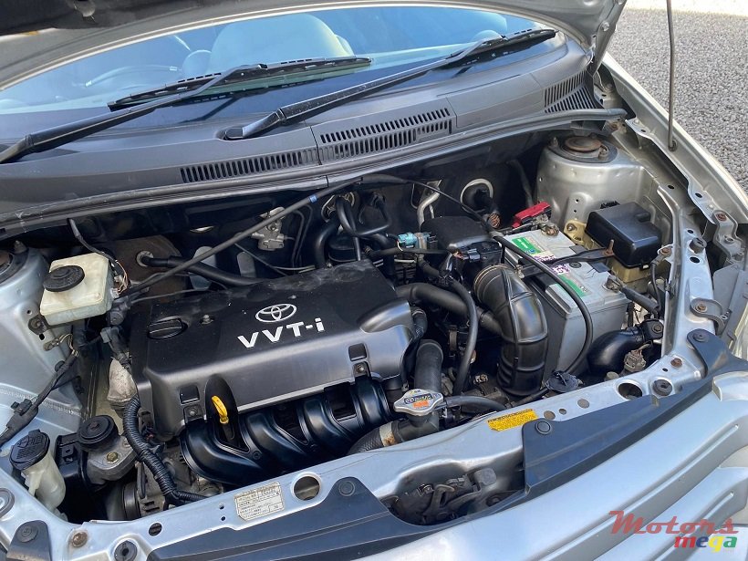 2004' Toyota IST Auto 1.3L JAPAN photo #6