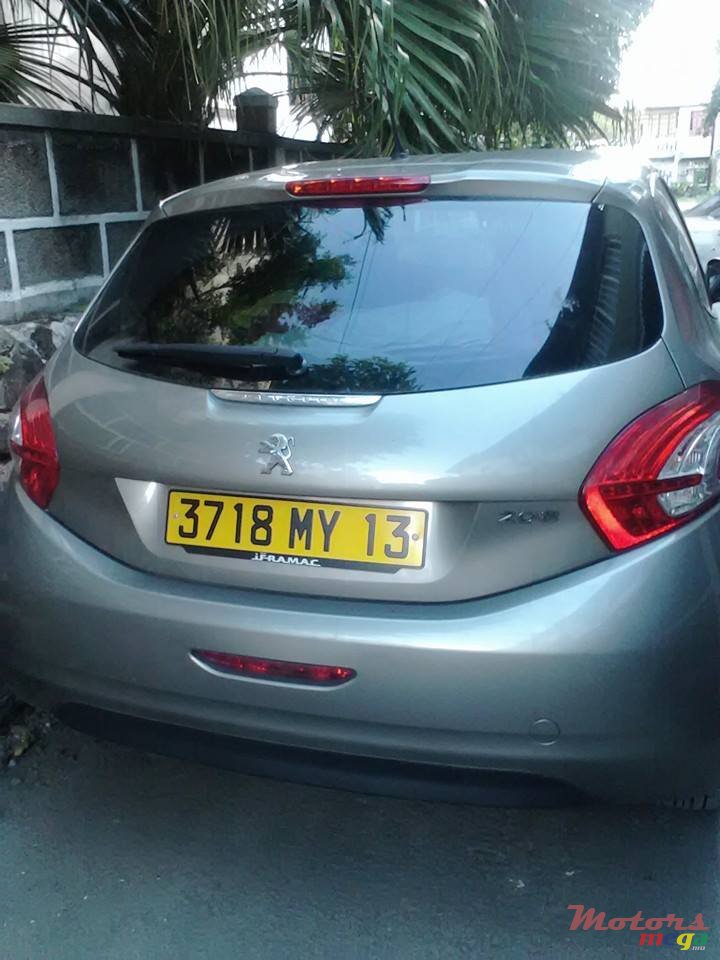 2013' Peugeot 208 2013 photo #2