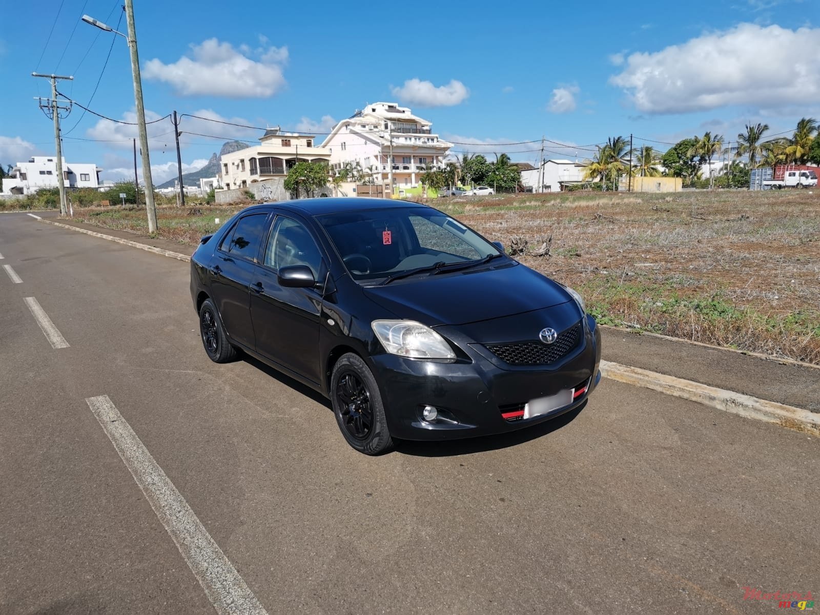 2012' Toyota Yaris photo #2