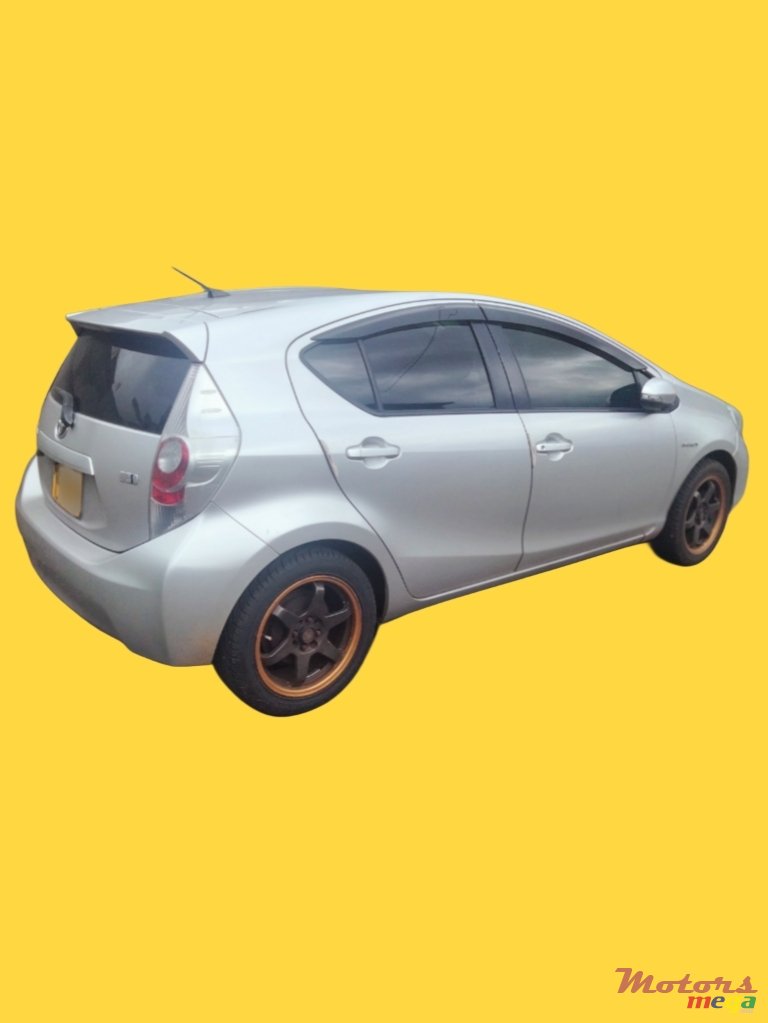 2014' Toyota Aqua photo #3