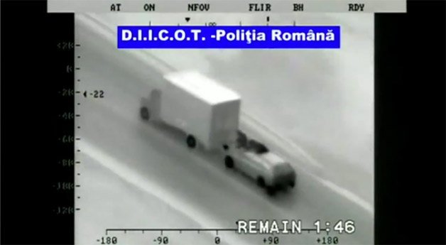 Romanian Criminals Attempt to Loot a Moving Truck
