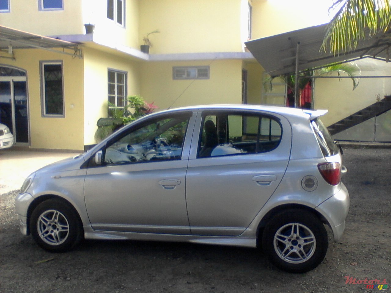 1999' Toyota Vitz photo #1