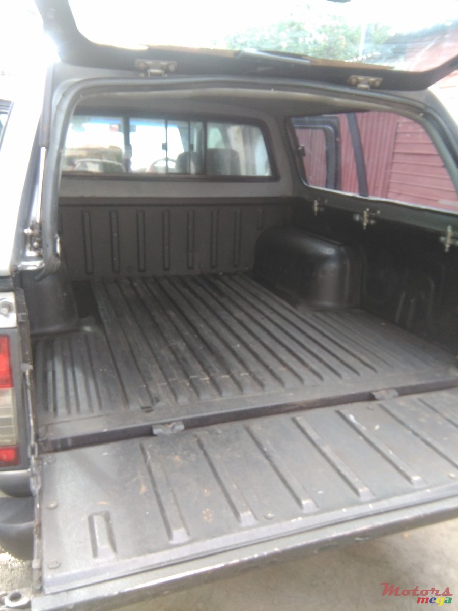 2001' Nissan Hardbody double cab 4*2 photo #6