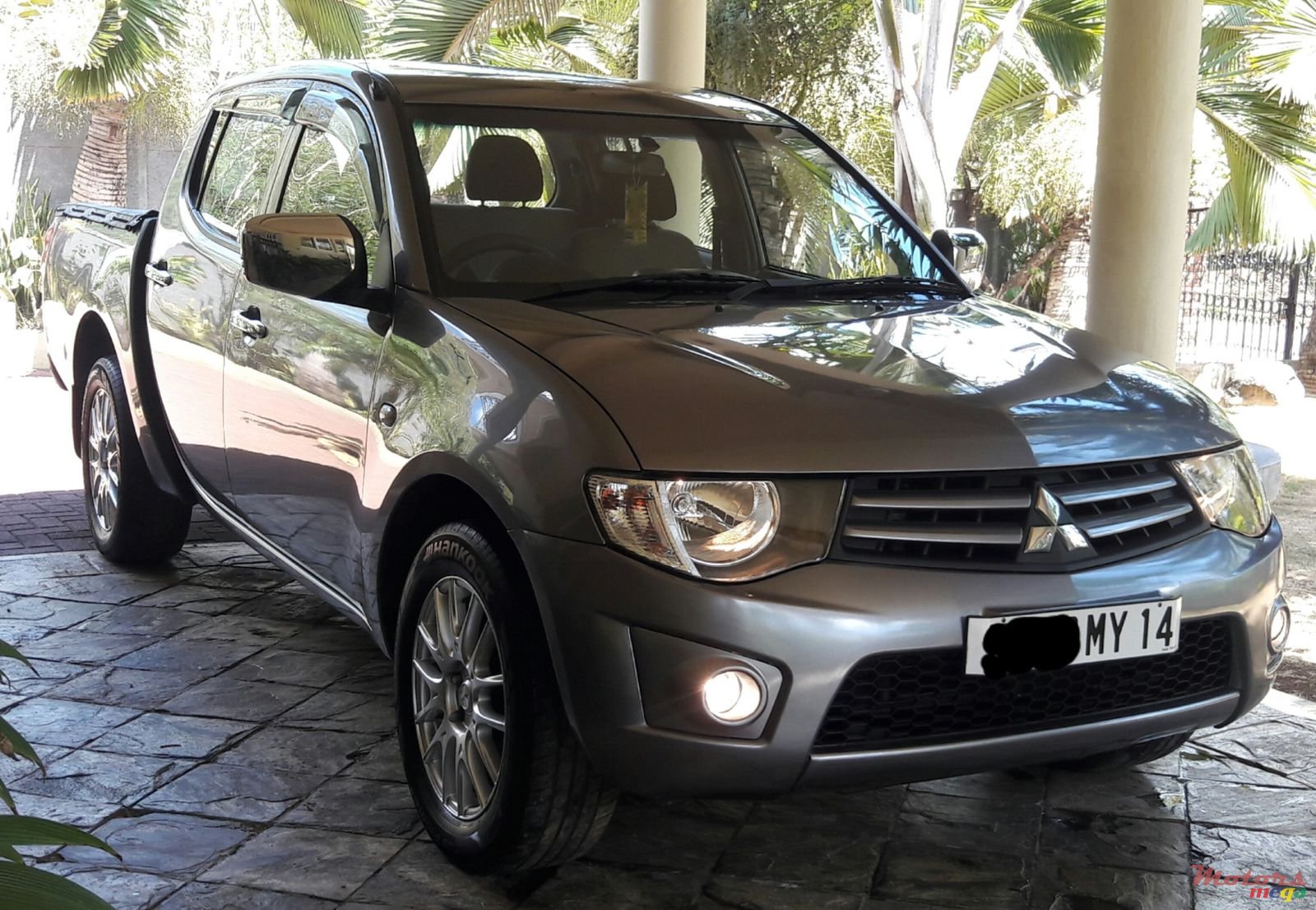 2014' Mitsubishi photo #3