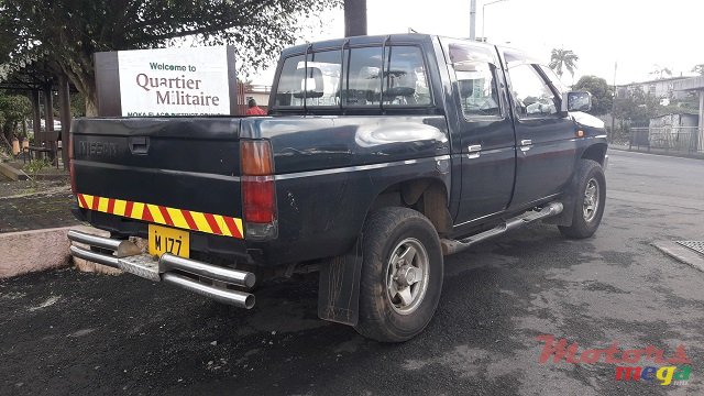 1992' Nissan 4X4 photo #5