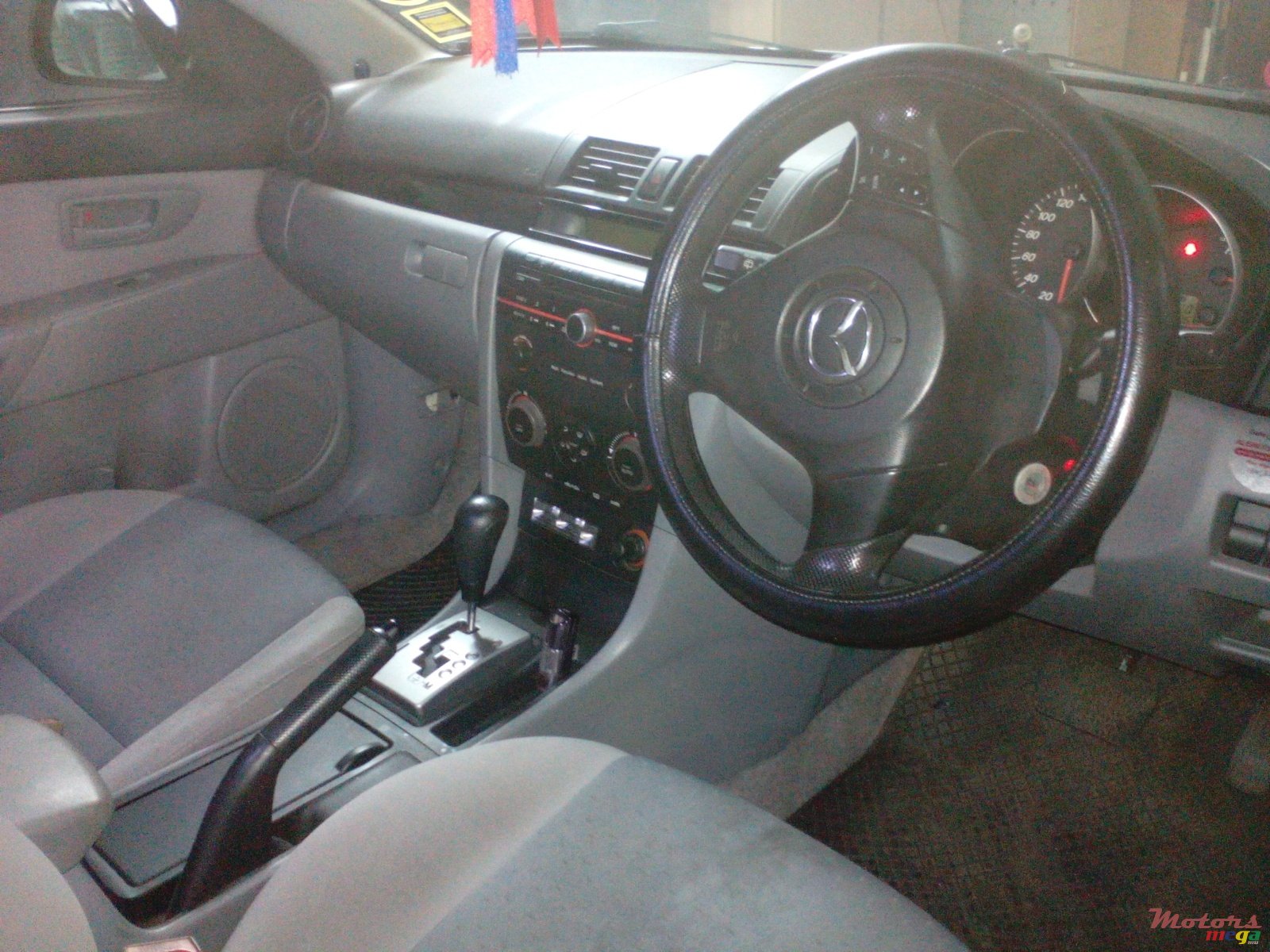 2005' Mazda Axela photo #1