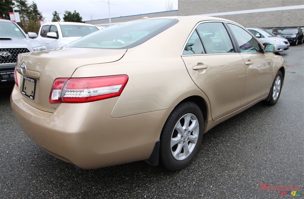 2011' Toyota photo #1