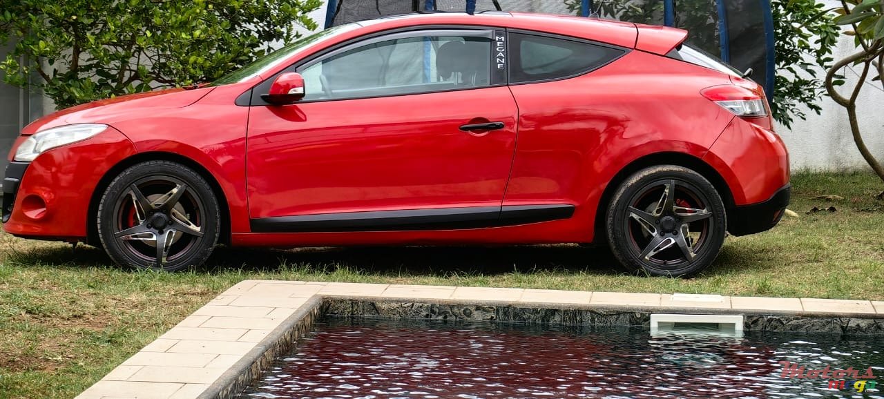 2010' Renault Megane photo #3