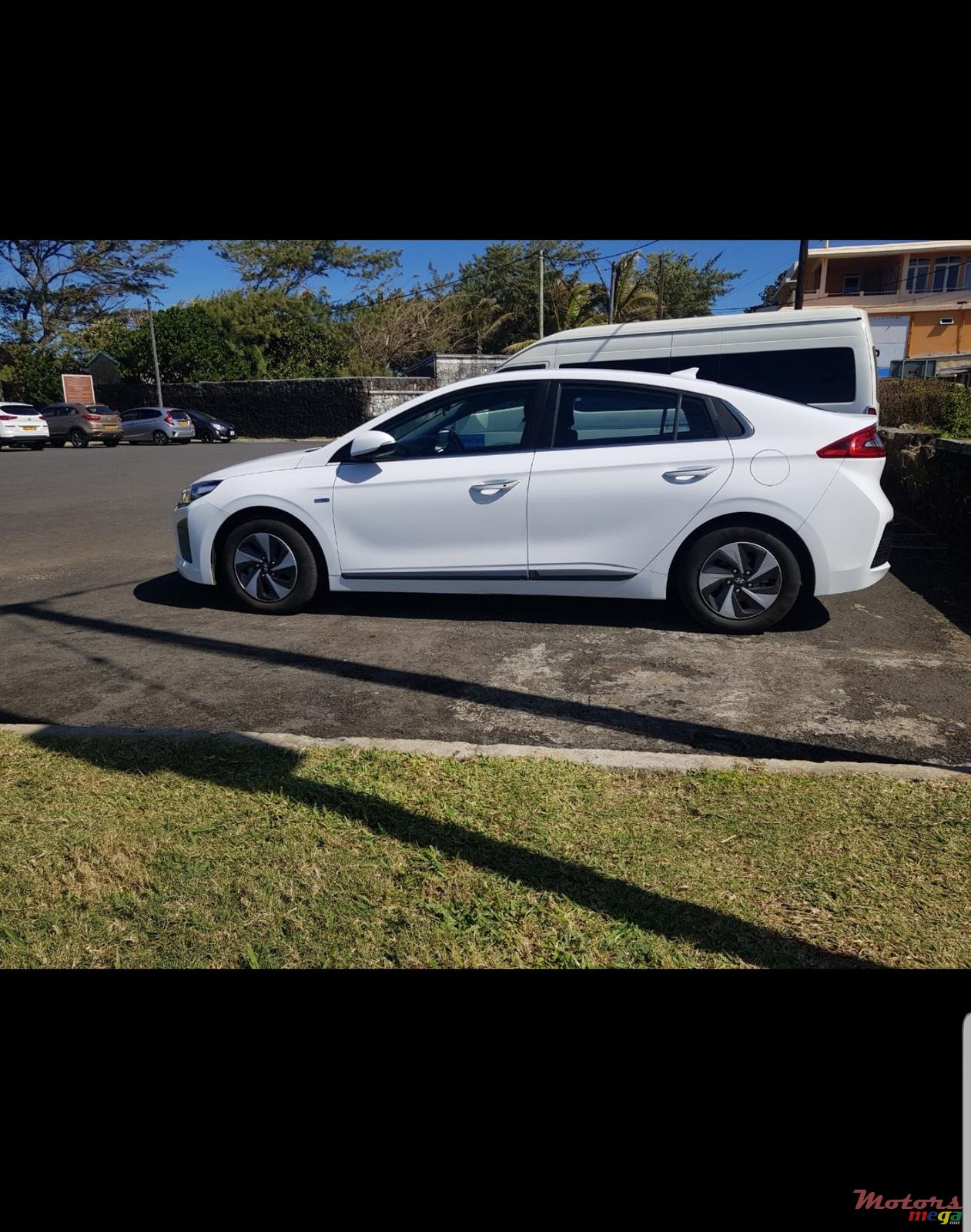 2017' Hyundai Ioniq photo #1