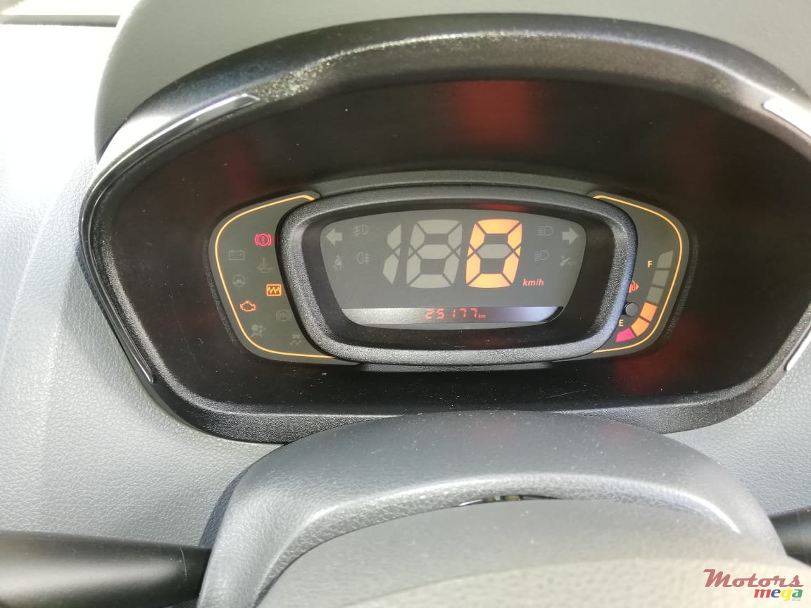 2018' Renault KWID RXT 0.8 MANUAL photo #6