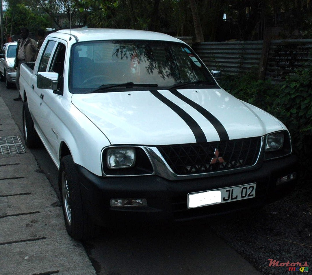 2002' Mitsubishi L 200 photo #2