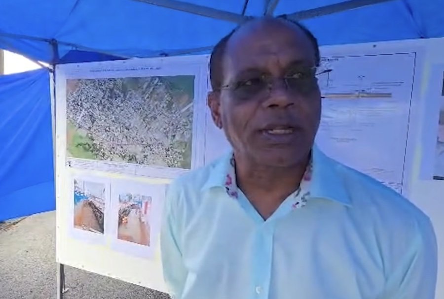 Ajay Gunness inspecte des travaux de drainage et de parkings à Plaine-Magnien et Curepipe