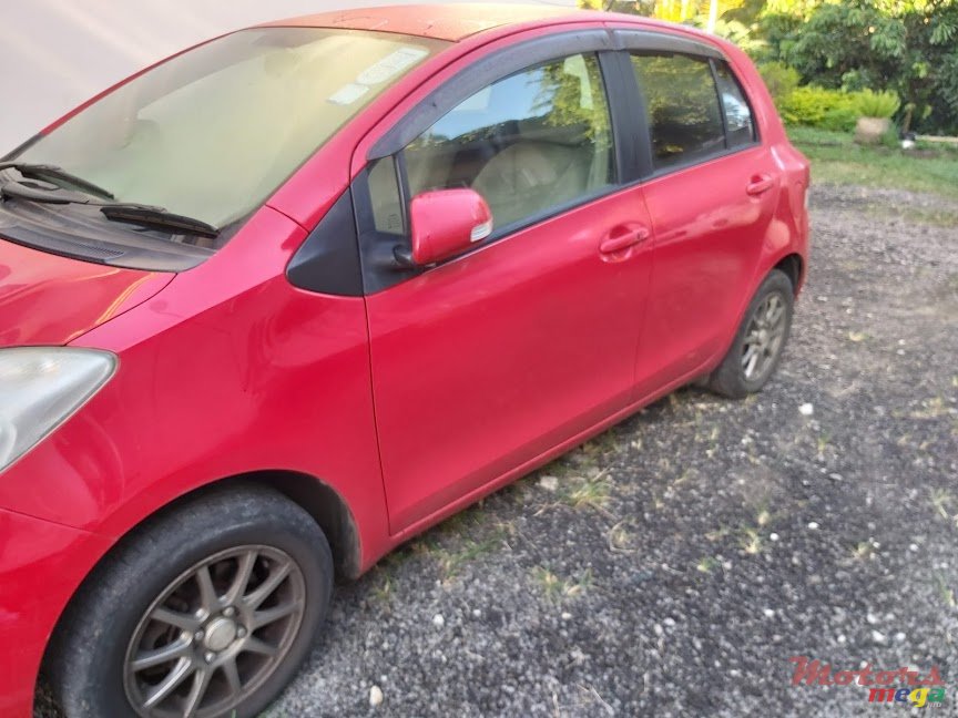 2009' Toyota Vitz photo #1