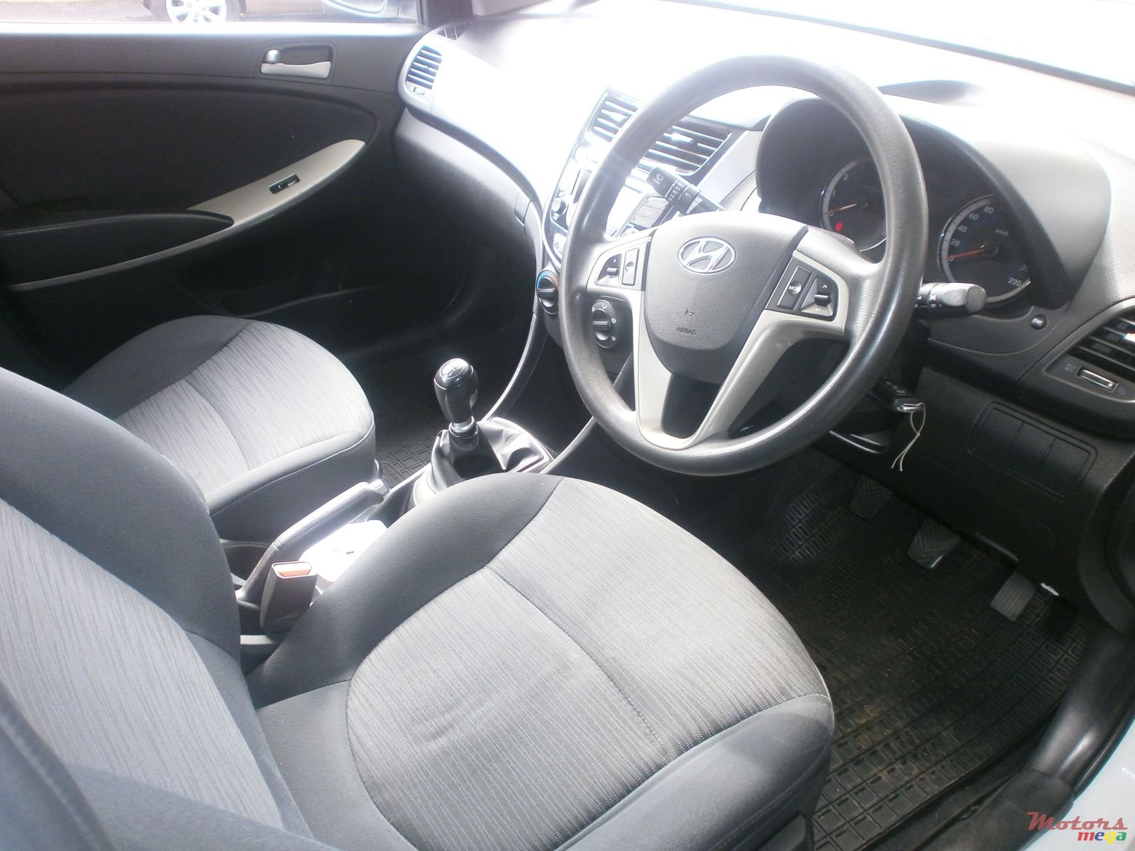 2015' Hyundai Accent photo #3