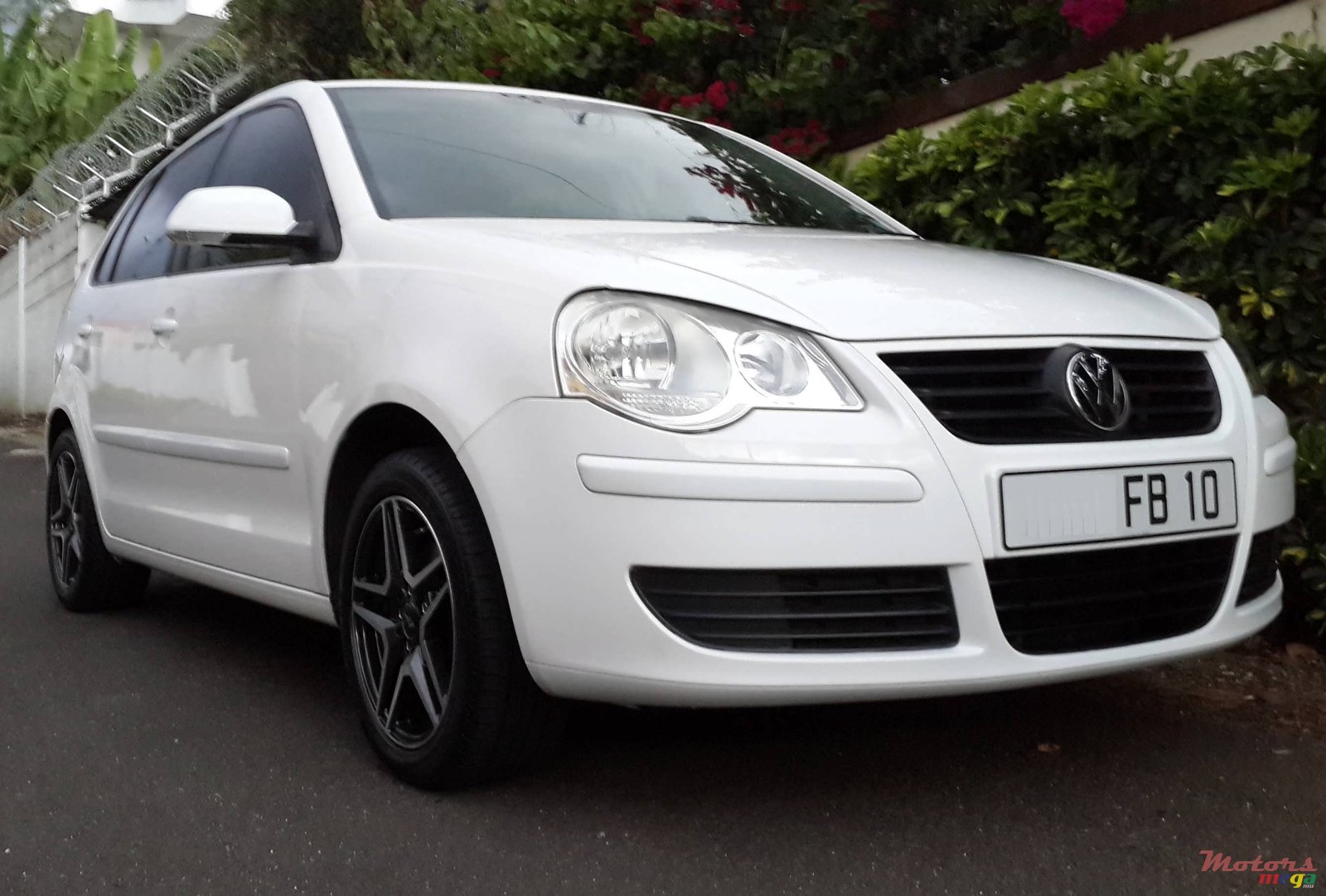 2010' Volkswagen Polo photo #3