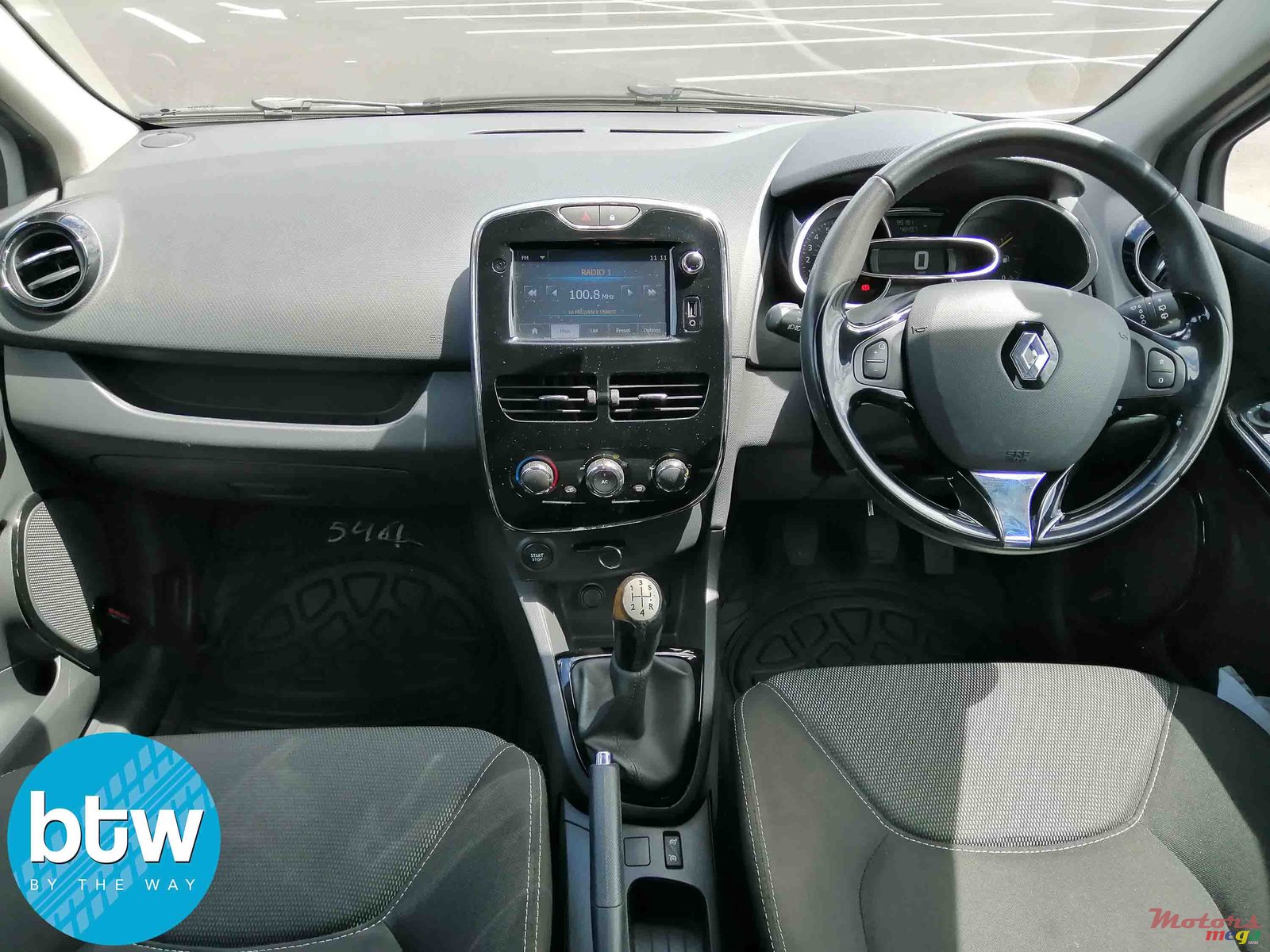 2013' Renault Clio photo #5