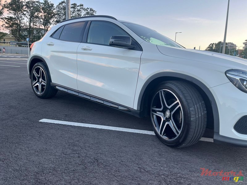 2015' Mercedes-Benz GLA 200 photo #3