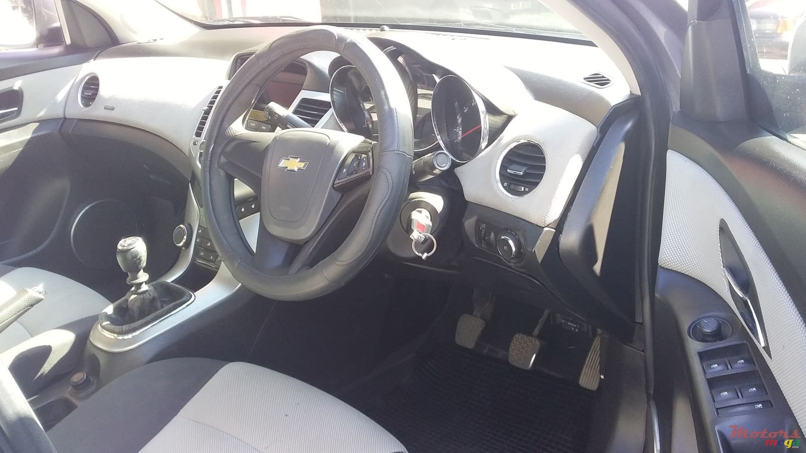 2012' Chevrolet Cruze photo #3