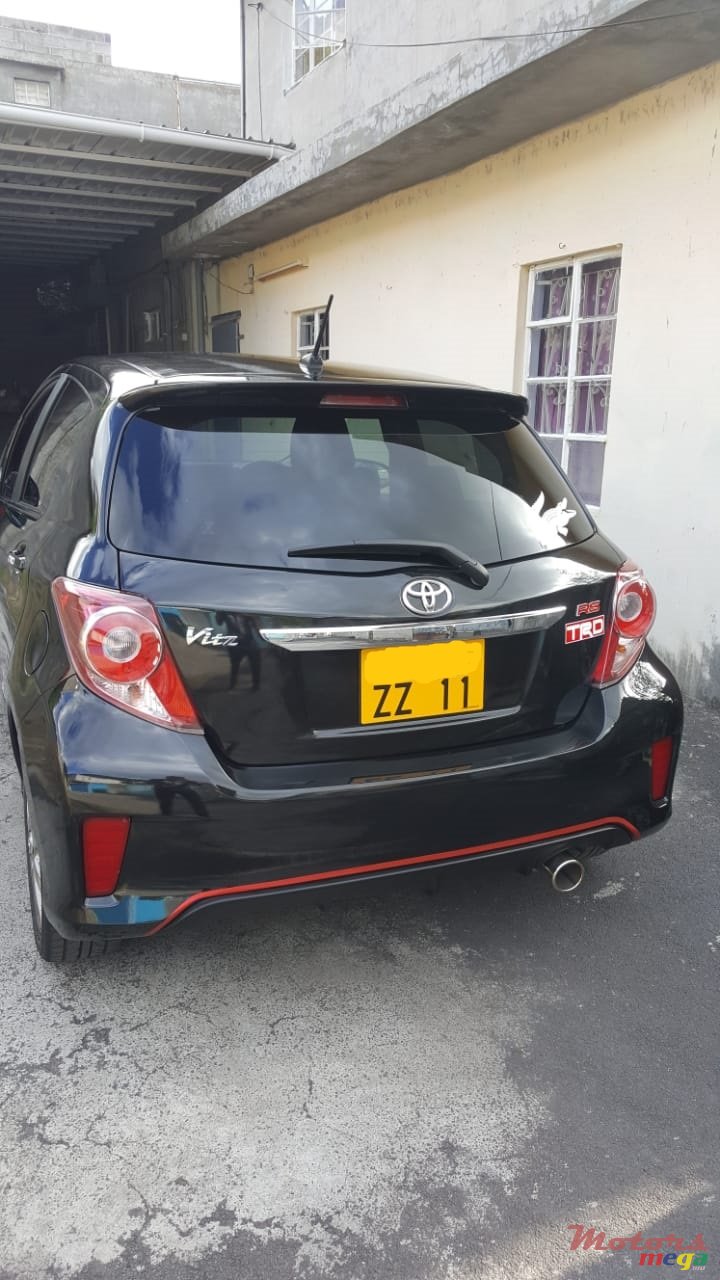 2011' Toyota Vitz RS photo #3