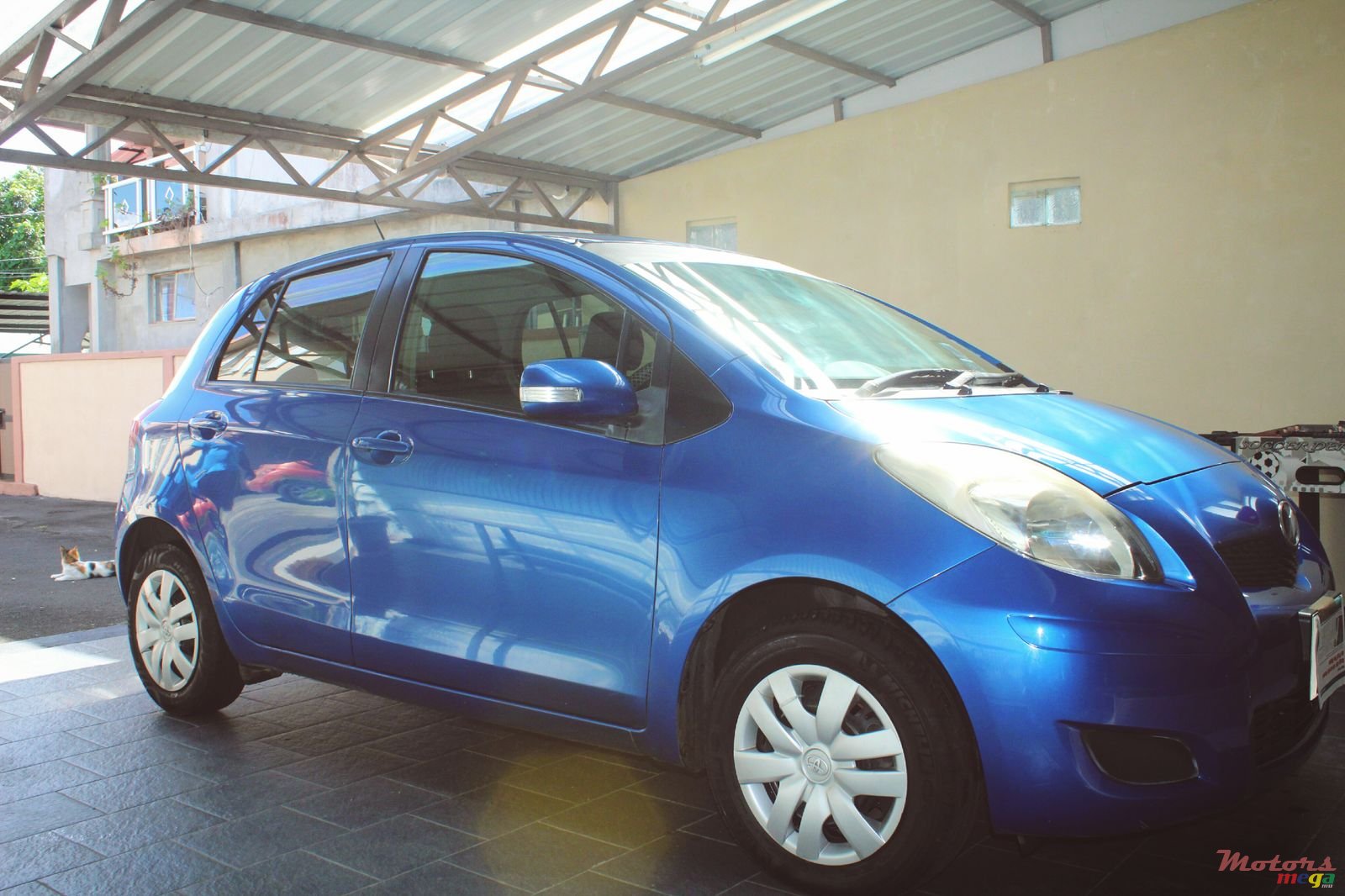 2009' Toyota Vitz photo #4