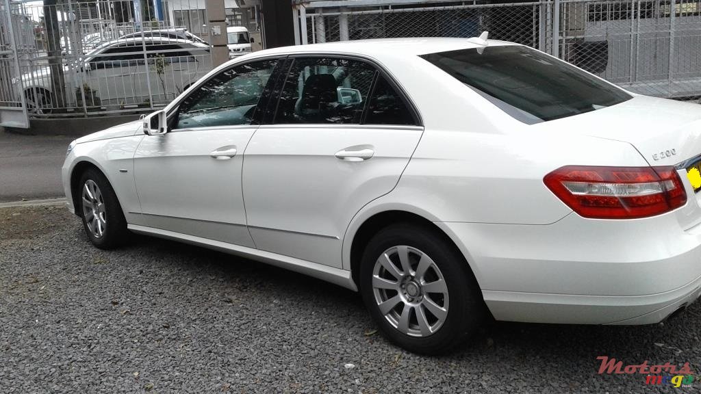 2011' Mercedes-Benz 200E CGI photo #5