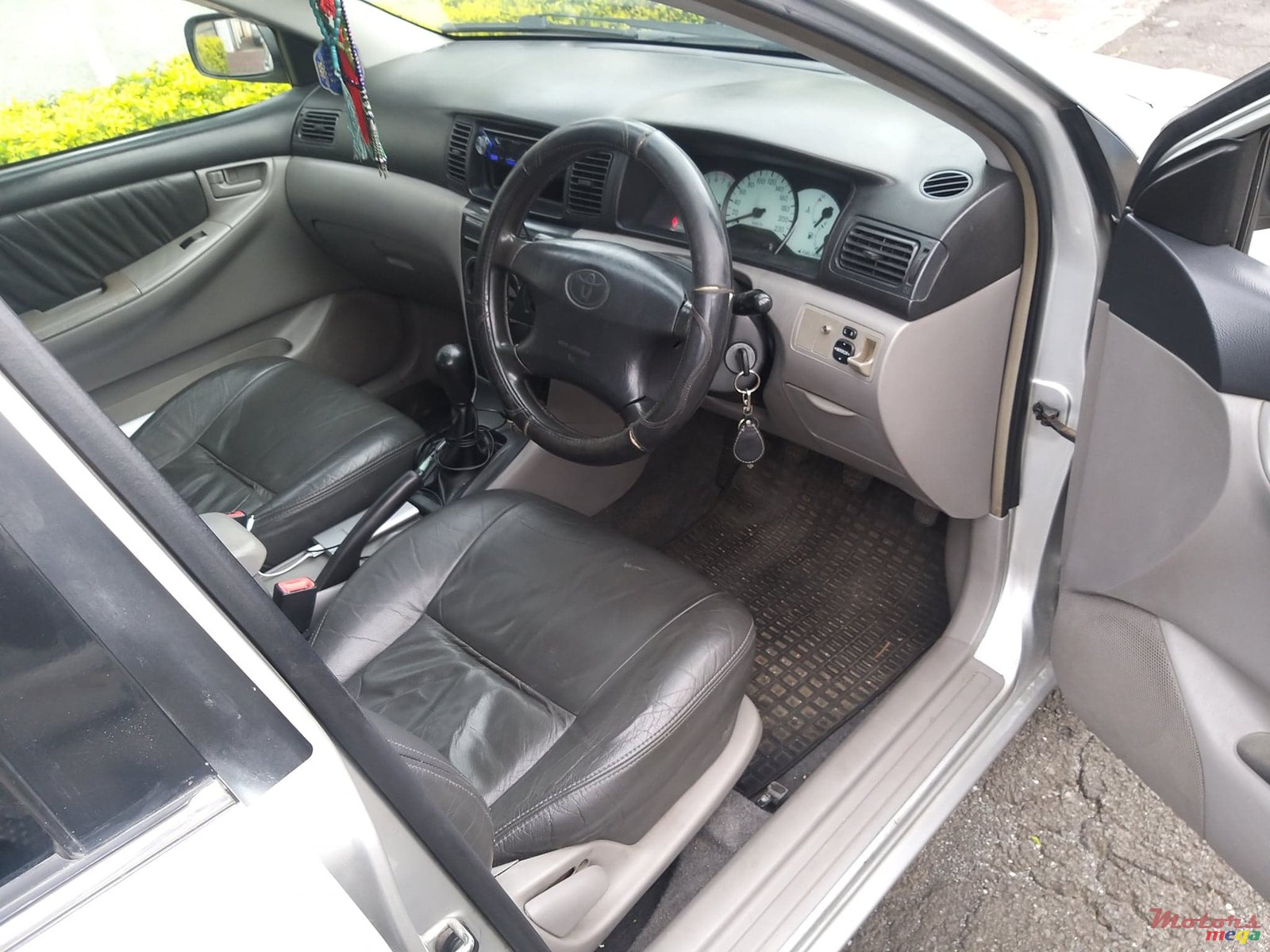 2001' Toyota Corolla NZE photo #3