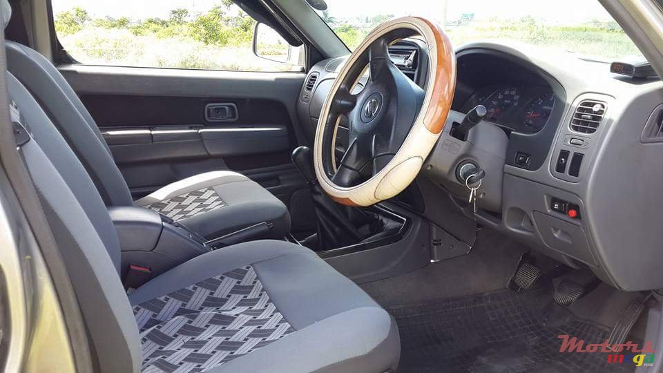 2004' Nissan Pickup Hardbody Predator photo #4