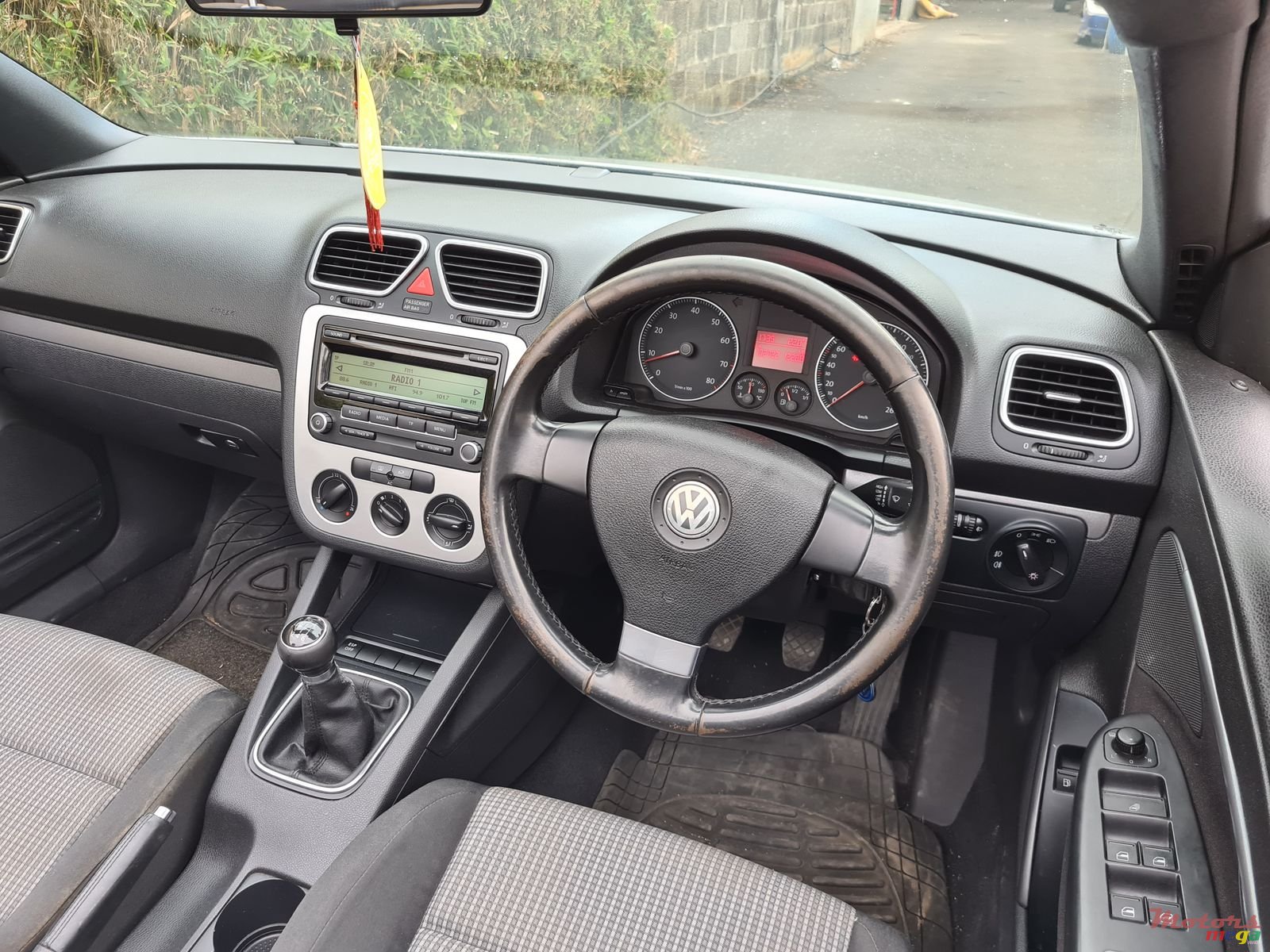 2009' Volkswagen Eos Cabriolet photo #3