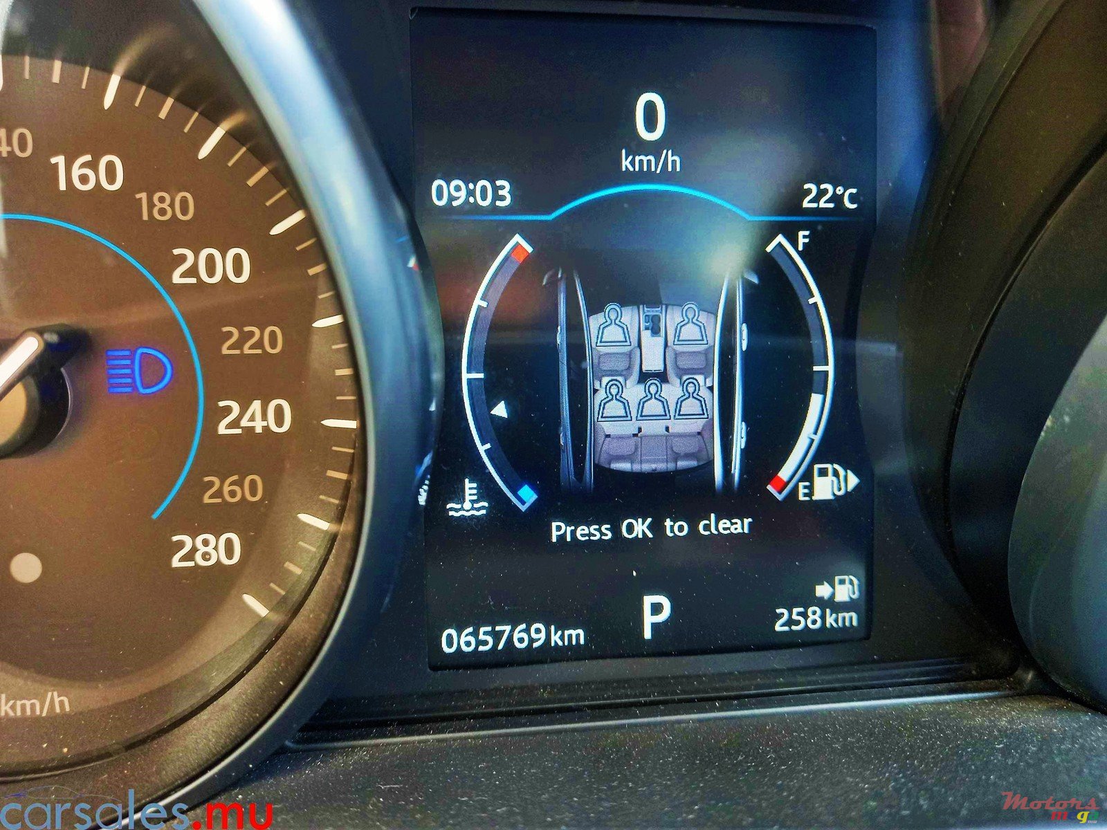 2017' Jaguar XE 2.0 photo #7