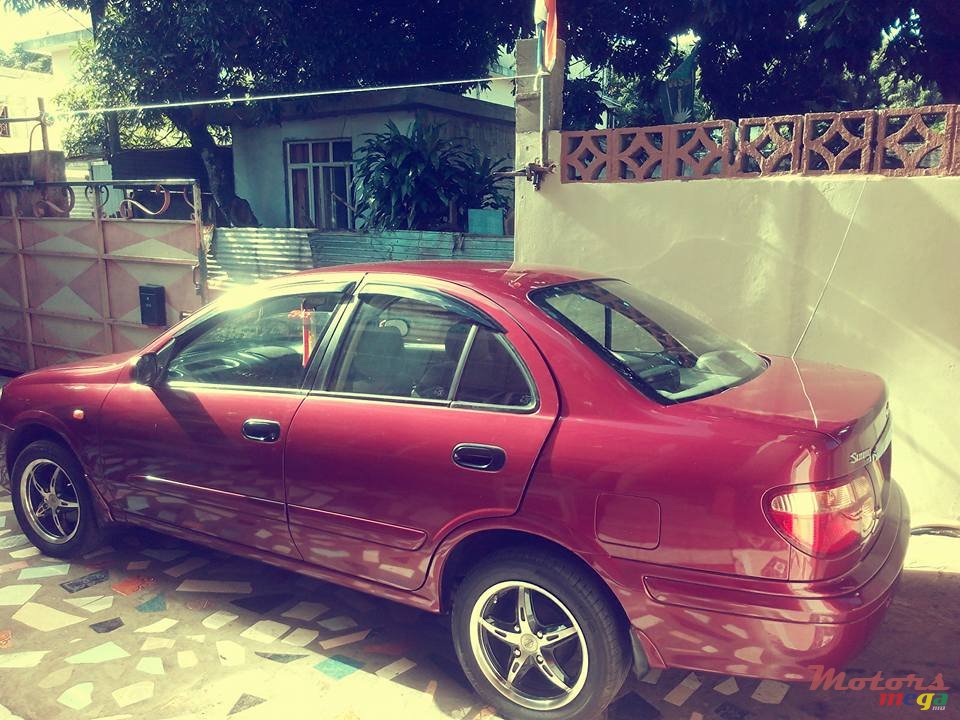 2001' Nissan Sunny photo #1