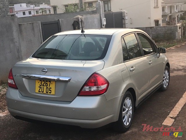 2005' Nissan Tiida photo #1