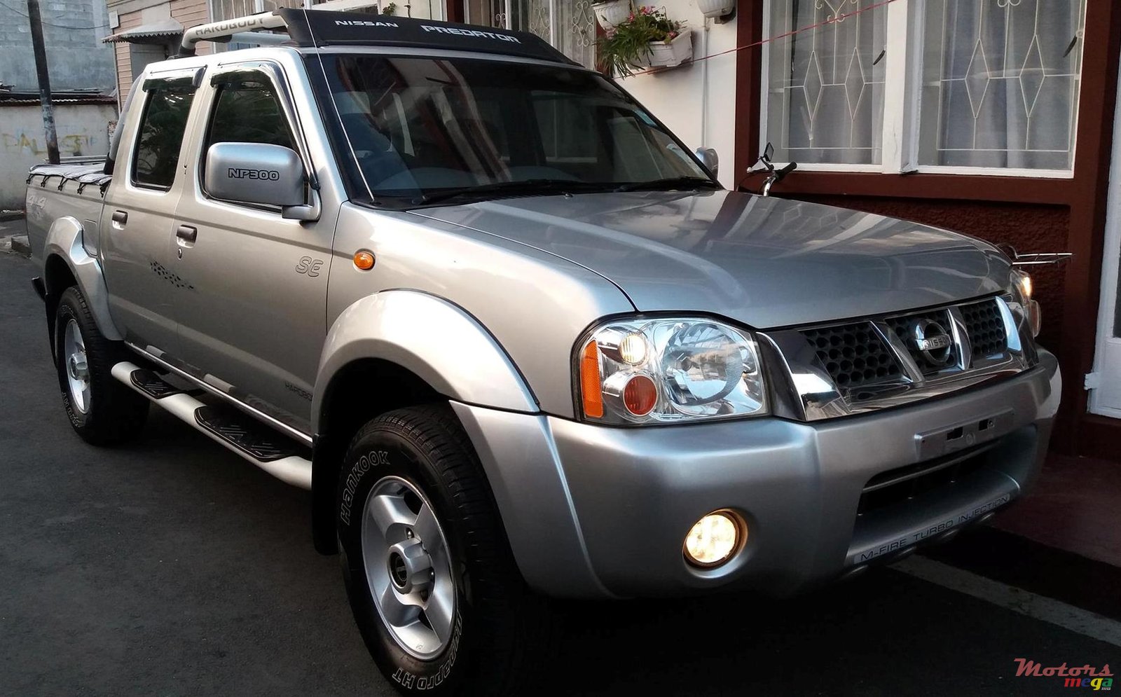2006' Nissan NP300 photo #1
