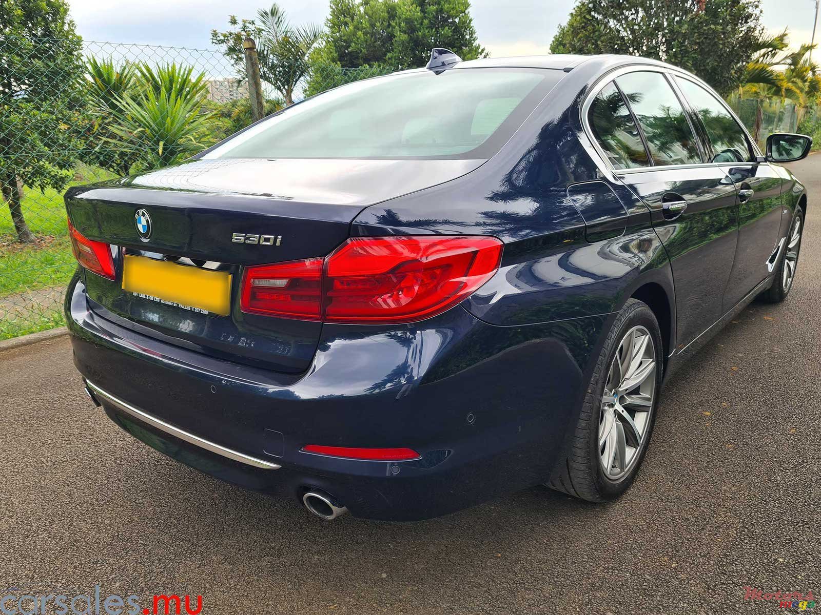 2017' BMW 530 i Luxury Line photo #3