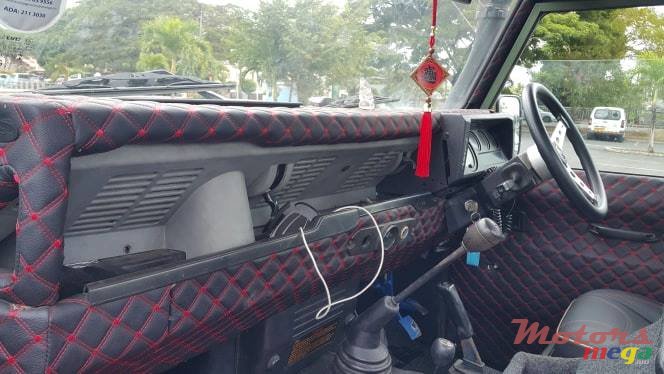 2000' Land Rover Defender 110 300tdi photo #3