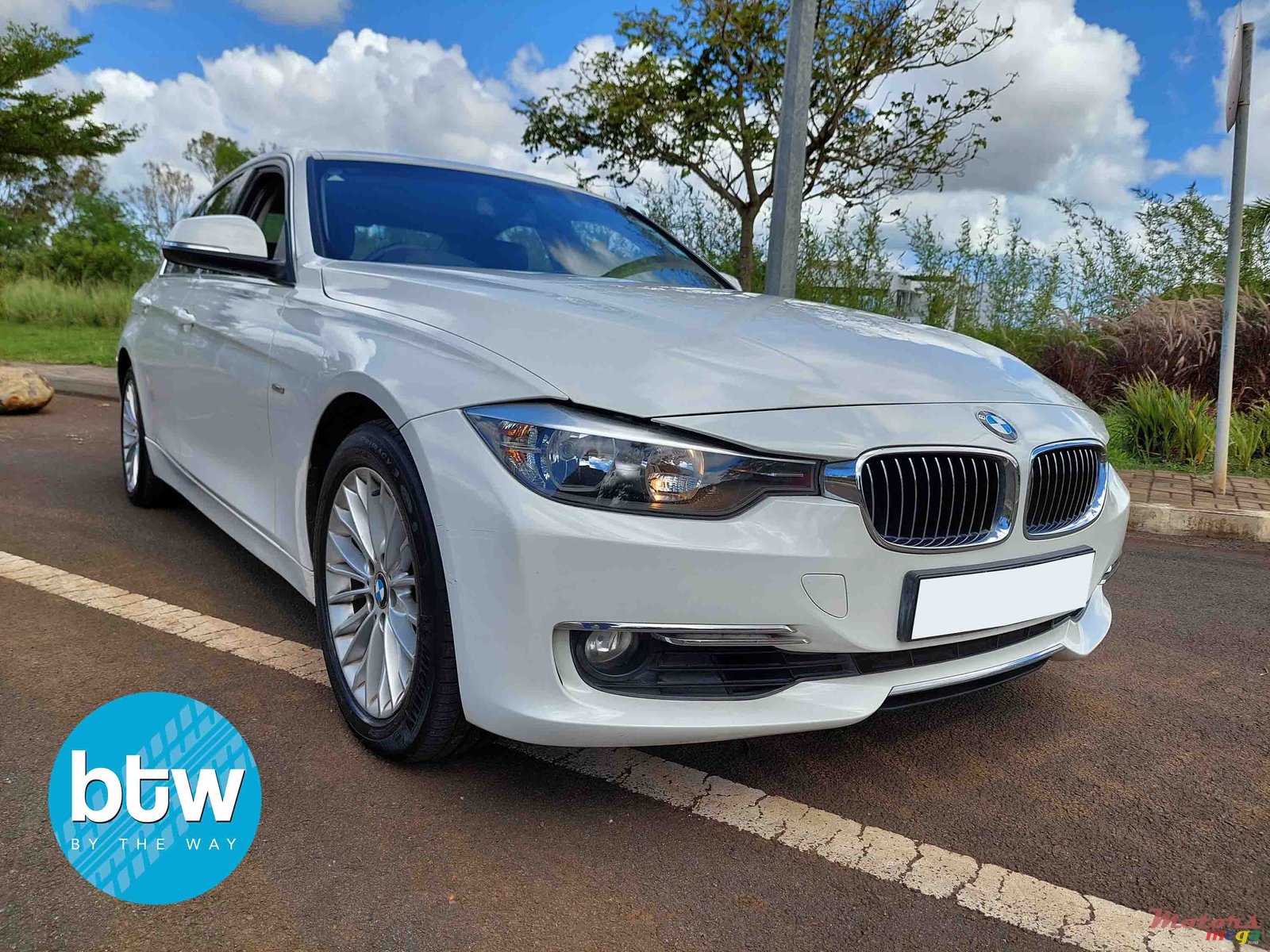 2012' BMW 3 Series photo #1