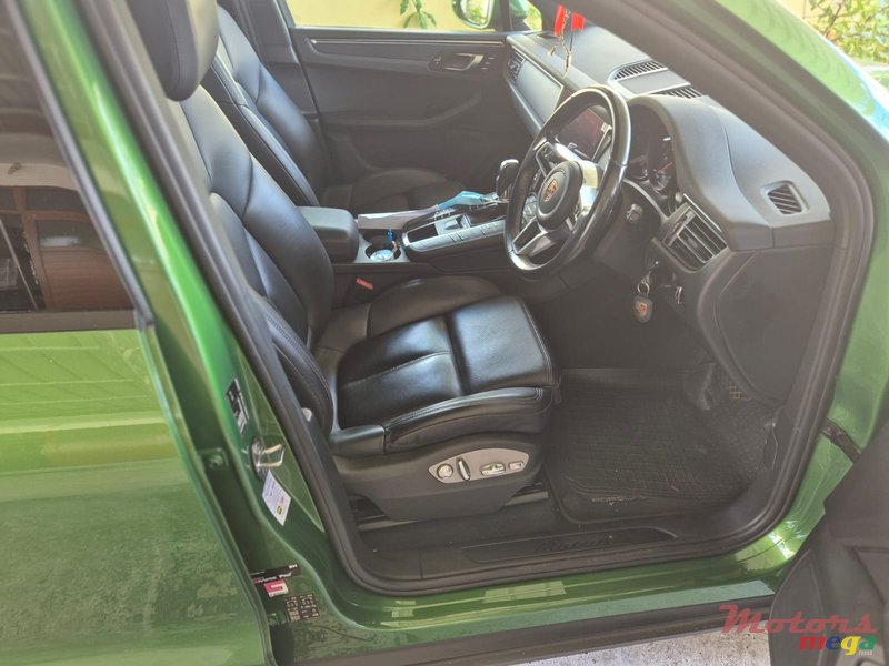 2020' Porsche Macan photo #5