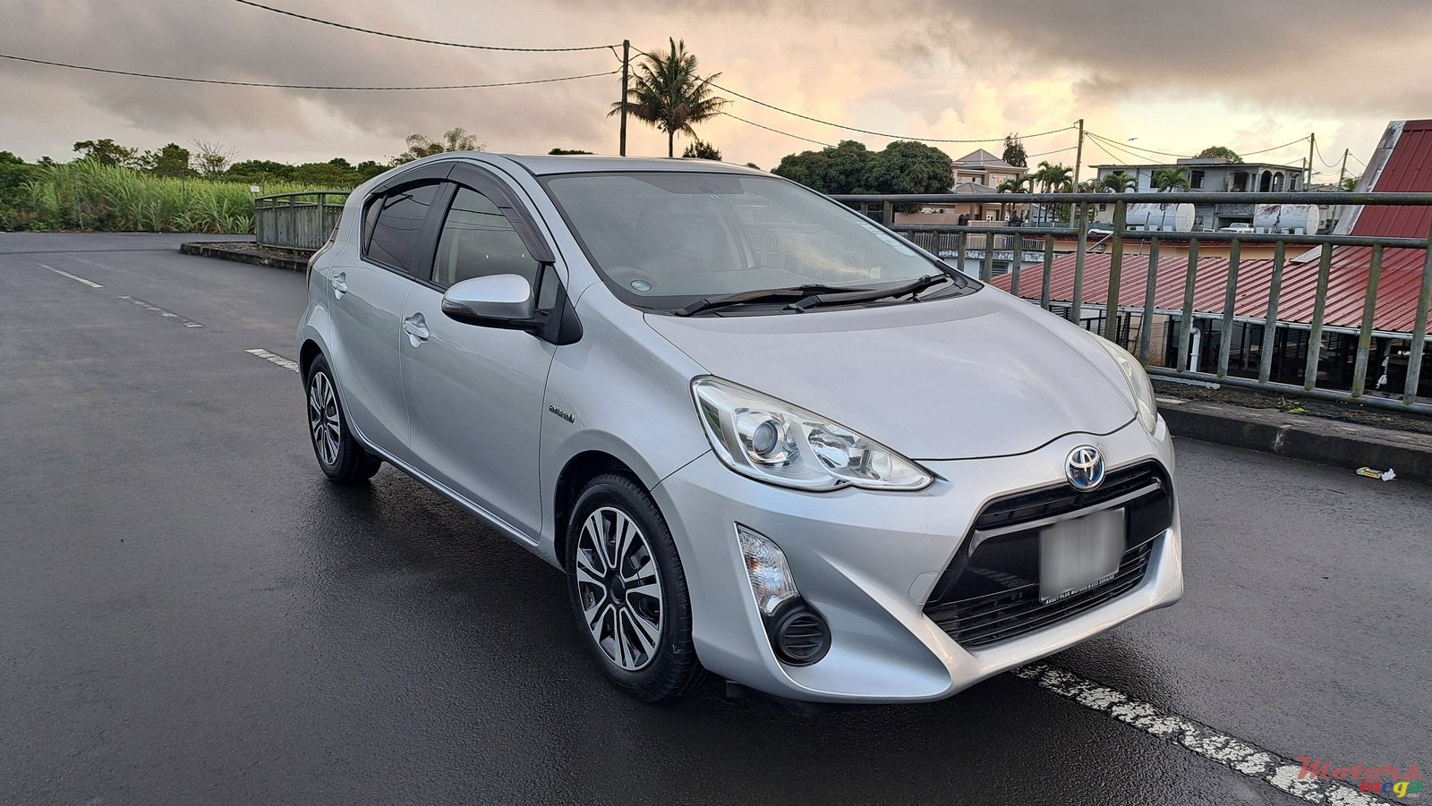 2015' Toyota Aqua photo #1
