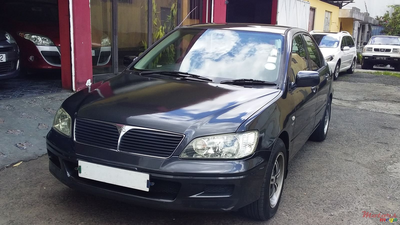 2002' Mitsubishi Lancer photo #2