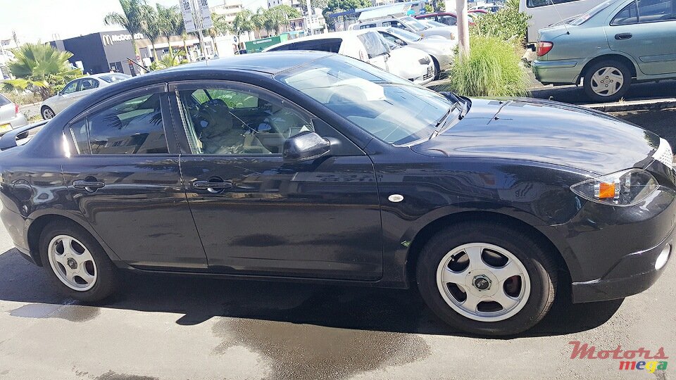 2004' Mazda Axela photo #3