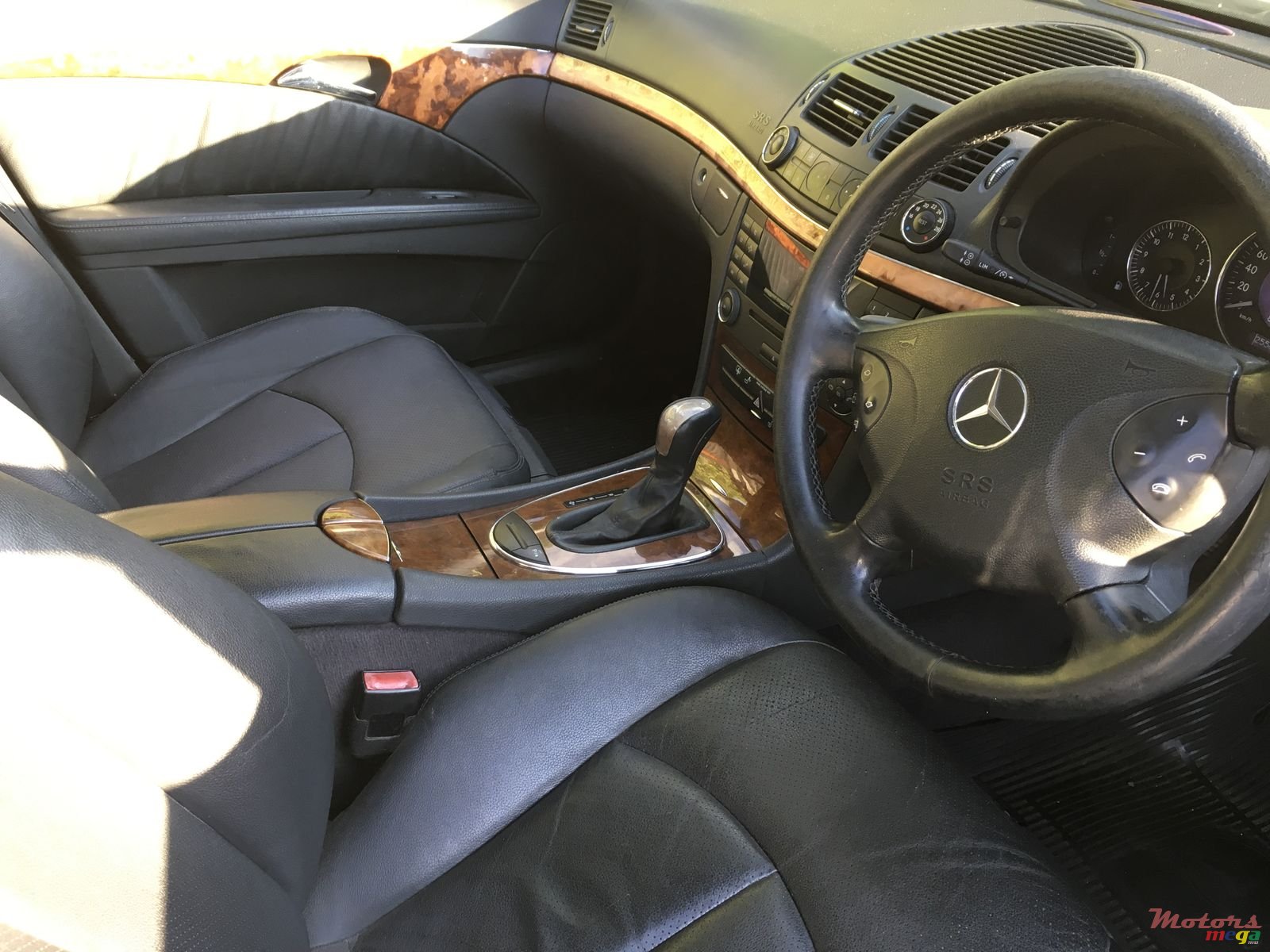 2004' Mercedes-Benz E-Class photo #2