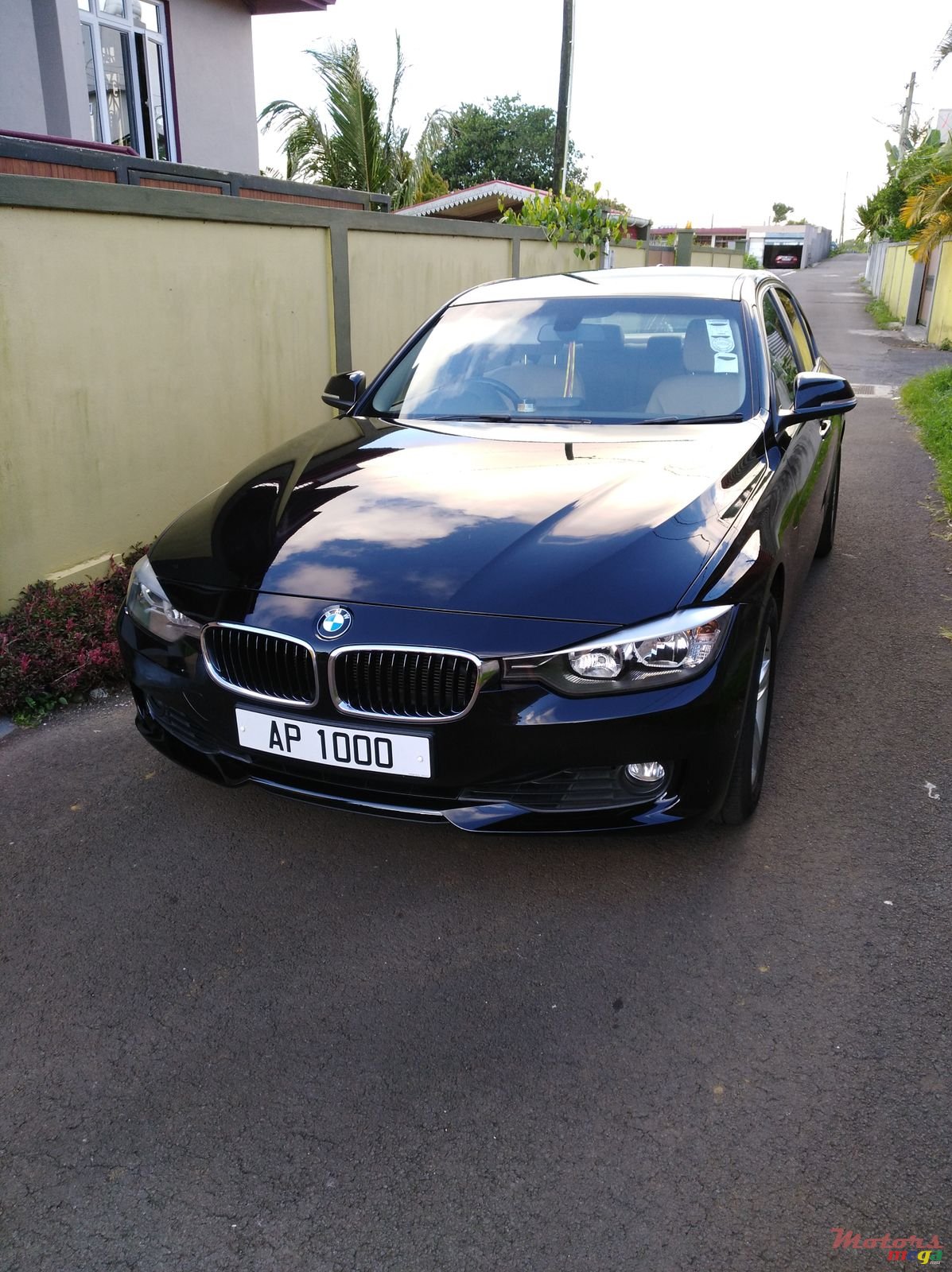 2012' BMW 3 Series Sedan photo #4