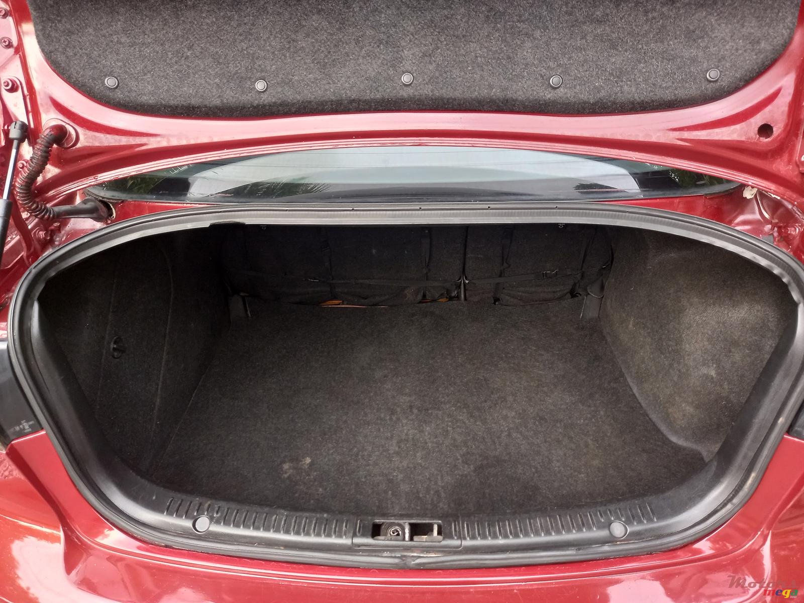 2004' Mazda 3 photo #2