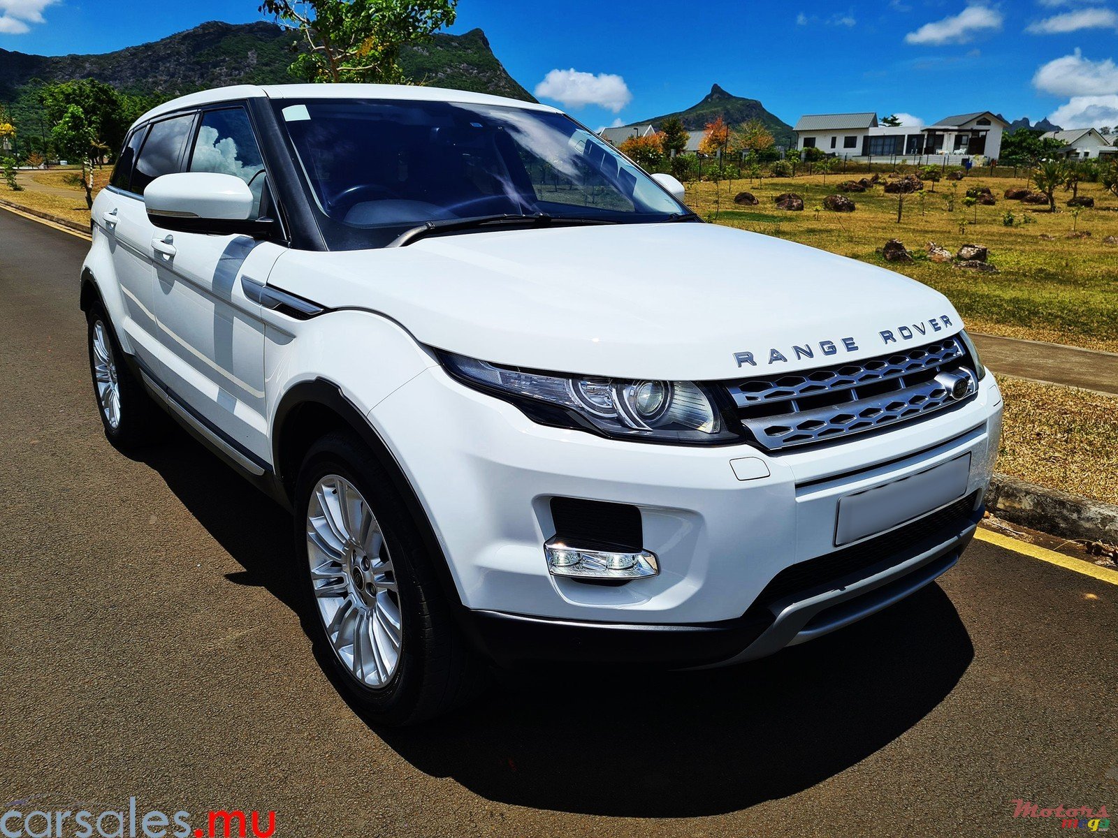 2014' Land Rover Range Rover Evoque 2.0 Si4 photo #1