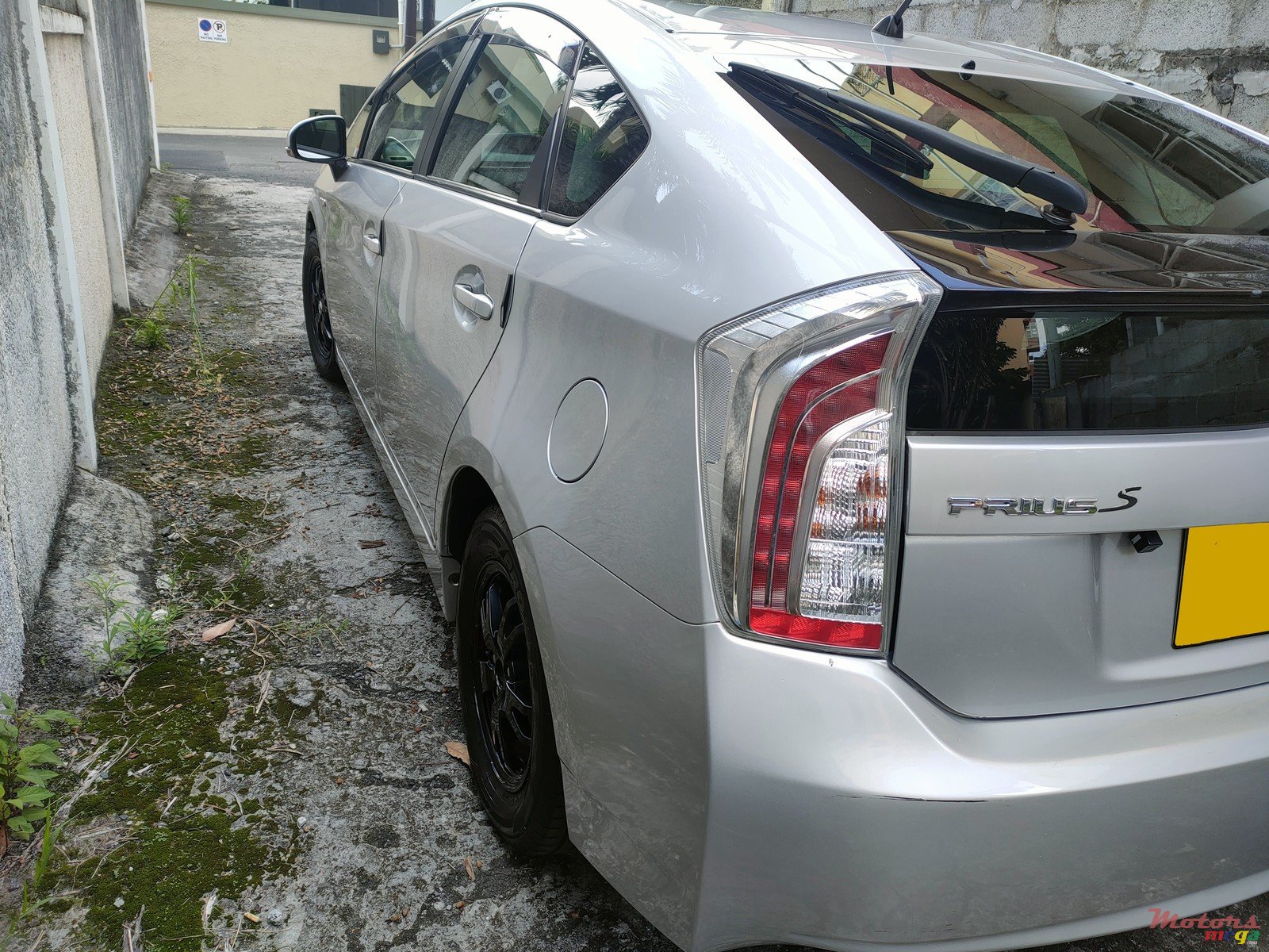 2012' Toyota Prius photo #3