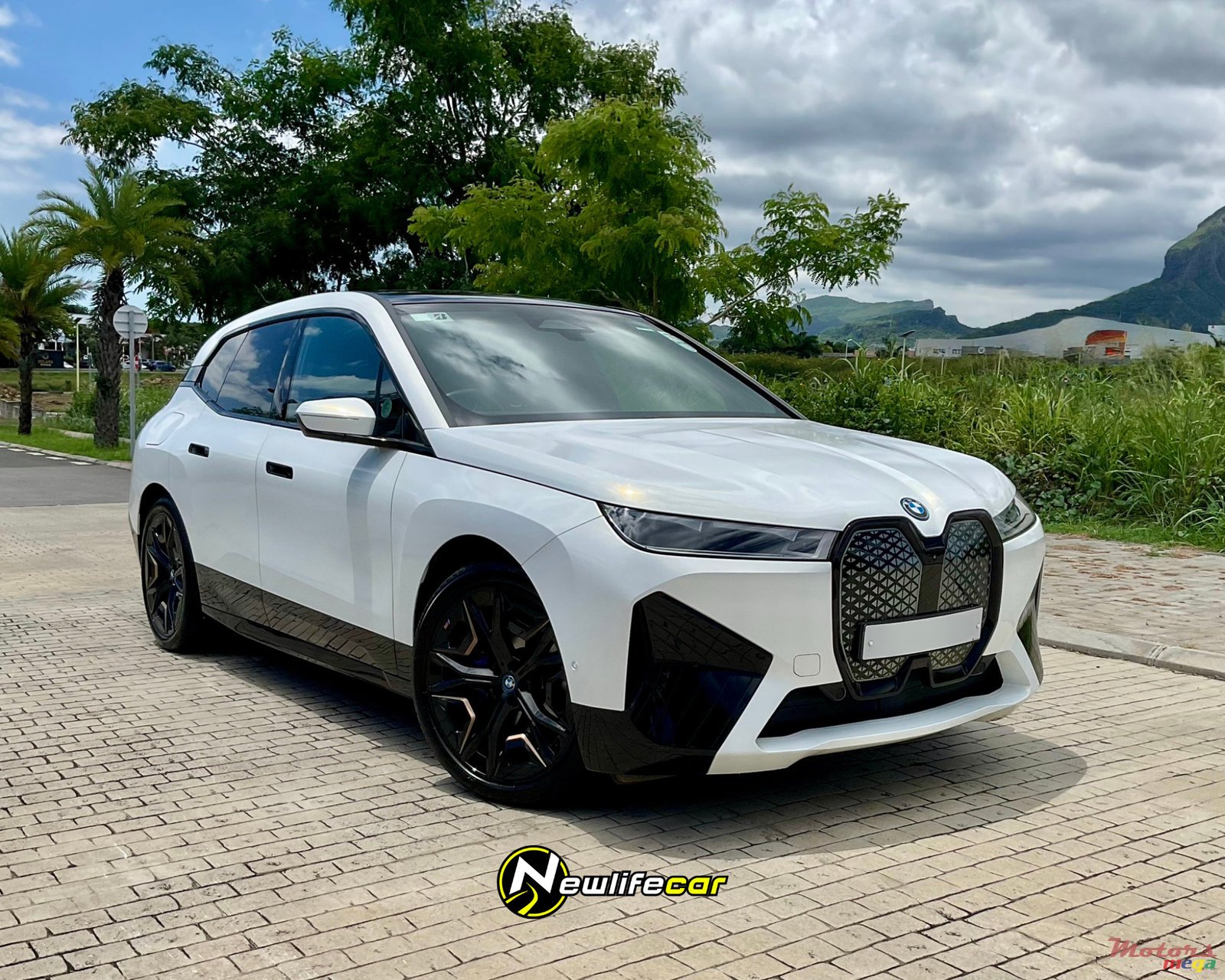 2021' BMW iX XDRIVE 40 SPORT photo #2