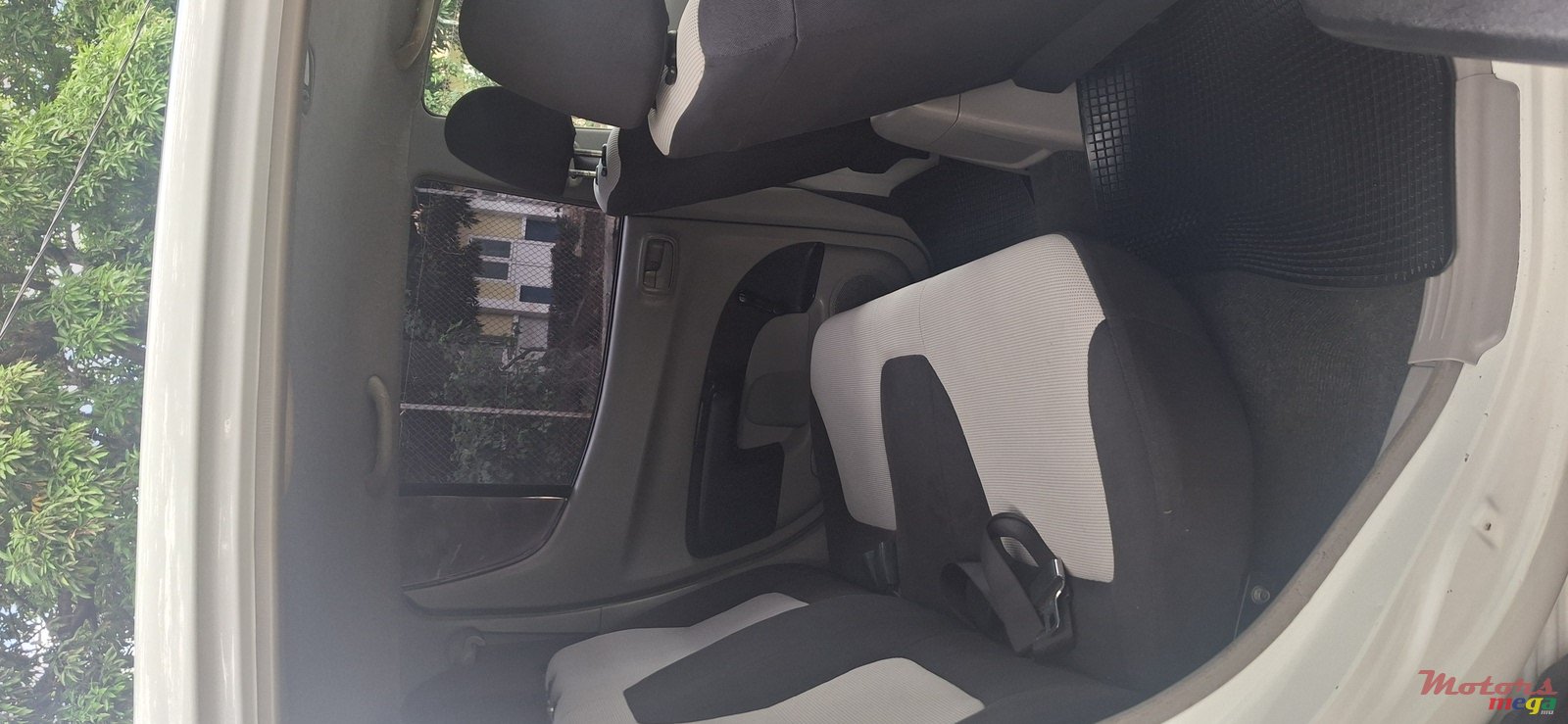 2011' Mitsubishi L200 photo #6