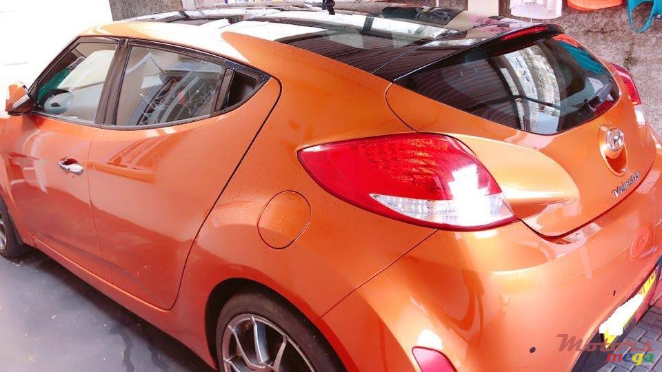 2013' Hyundai Veloster photo #3