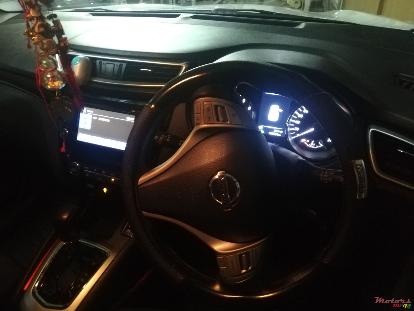 2015' Nissan Qashqai SUV photo #2