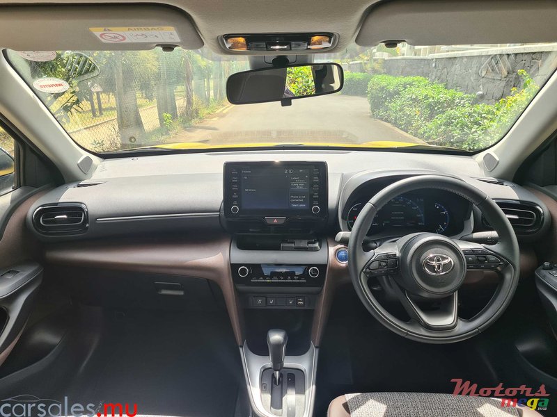 2022' Toyota Yaris Cross 1.5 Hybrid photo #5