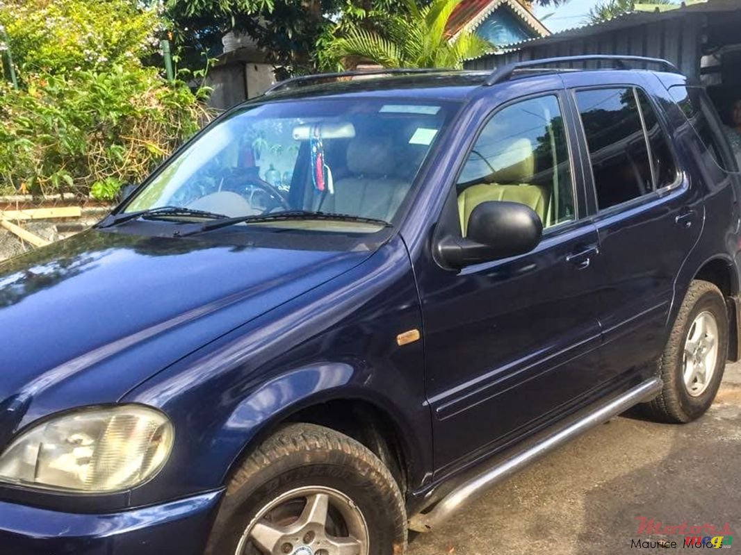 2001' Mercedes-Benz ML 270 photo #4